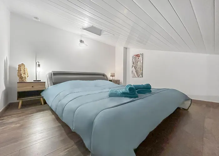 Holiday home Maison Charmante Clim Et Balcon En Centre *