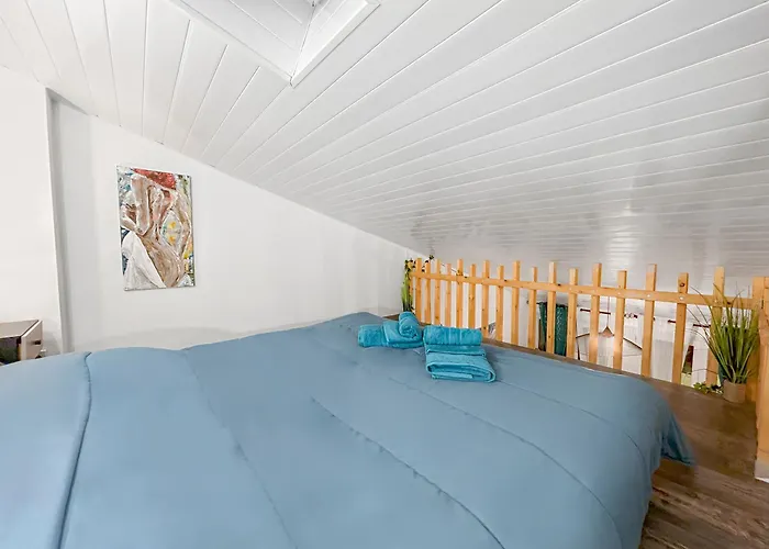 Holiday home Maison Charmante Clim Et Balcon En Centre